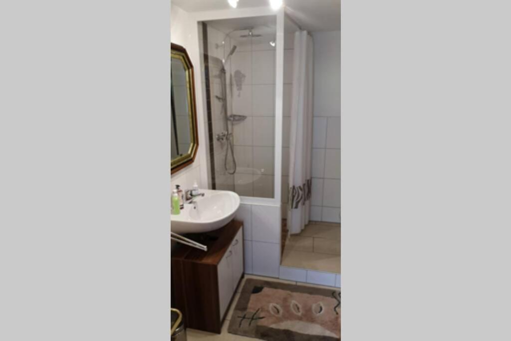 Ruhige Ferienwohnung Inklusive Garten Souterrain - Neu Renoviert Lachen Extérieur photo